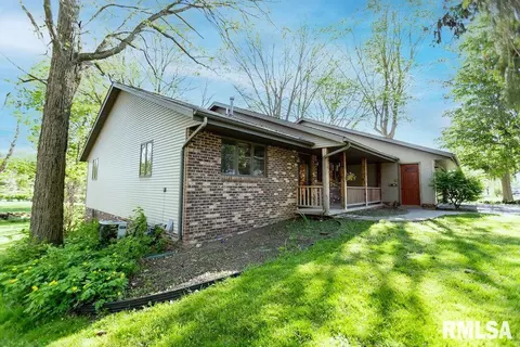 410 W Cruger St, Eureka, IL 61530 photo 9