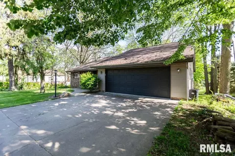 410 W Cruger St, Eureka, IL 61530 photo 8