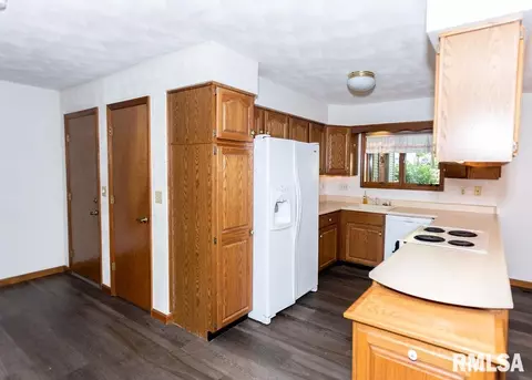 410 W Cruger St, Eureka, IL 61530 photo 12