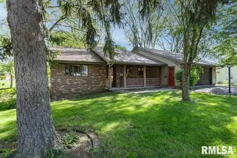 410 W Cruger St, Eureka, IL 61530 photo 1