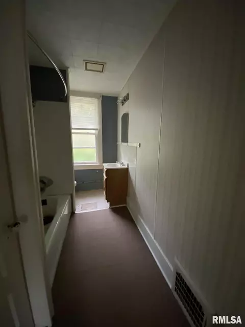 209 Chandler Blvd, Macomb, IL 61455 photo 9