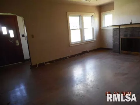 211 E State St, Washburn, IL 61570 photo 2