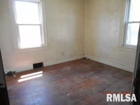 211 E State St, Washburn, IL 61570 photo 5