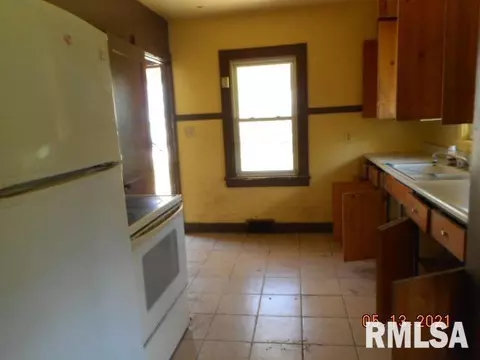 211 E State St, Washburn, IL 61570 photo 3