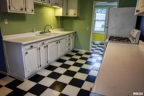 109 E 4th St, Glasford, IL 61533 photo 11