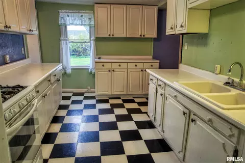 109 E 4th St, Glasford, IL 61533 photo 13