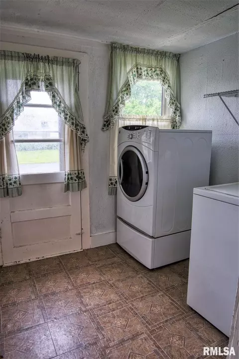 109 E 4th St, Glasford, IL 61533 photo 17
