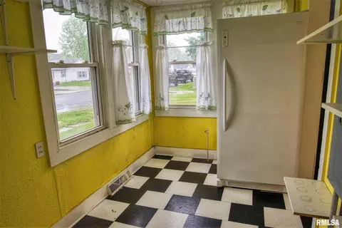 109 E 4th St, Glasford, IL 61533 photo 12
