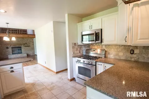 408 Bayside Dr, Germantown Hills, IL 61548 photo 12