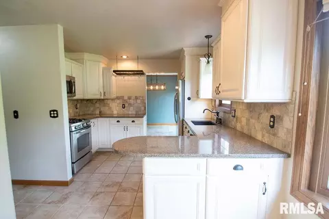 408 Bayside Dr, Germantown Hills, IL 61548 photo 15
