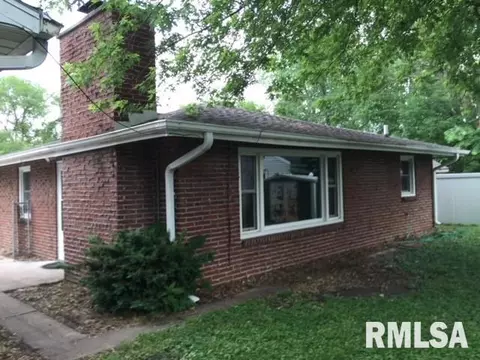 1806 Center St, Pekin, IL 61554 photo 2