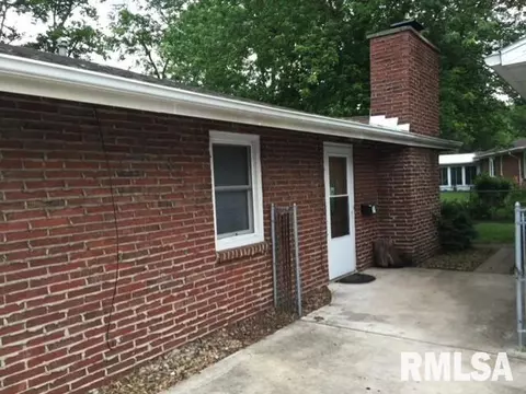 1806 Center St, Pekin, IL 61554 photo 3