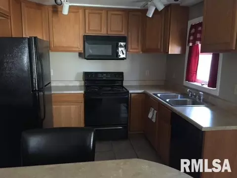 1806 Center St, Pekin, IL 61554 photo 9