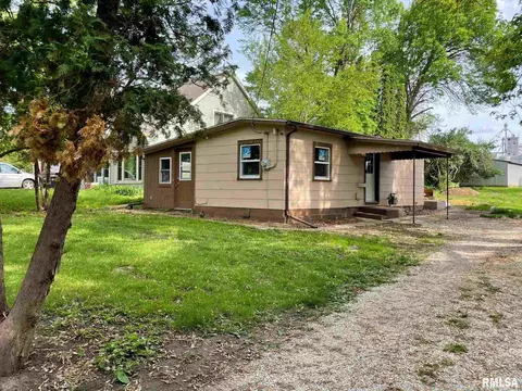 208 E 2nd St, Delavan, IL 61734 photo 1