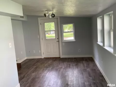 208 E 2nd St, Delavan, IL 61734 photo 15