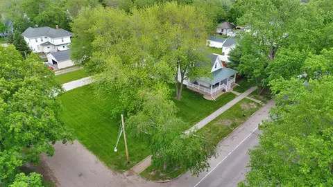 409 W 4th St, Delavan, IL 61734 photo 5