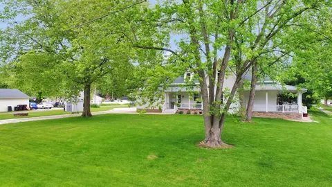 409 W 4th St, Delavan, IL 61734 photo 8
