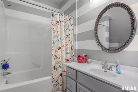 409 W 4th St, Delavan, IL 61734 photo 38