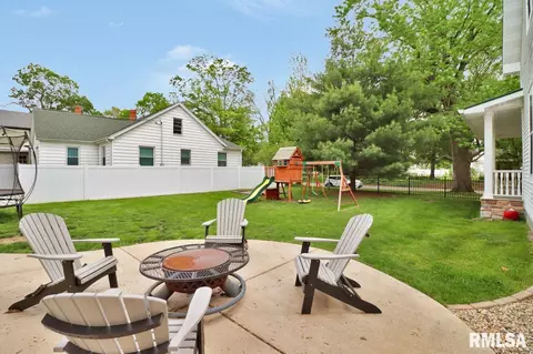 409 W 4th St, Delavan, IL 61734 photo 6