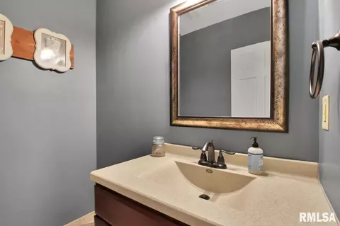 409 W 4th St, Delavan, IL 61734 photo 25