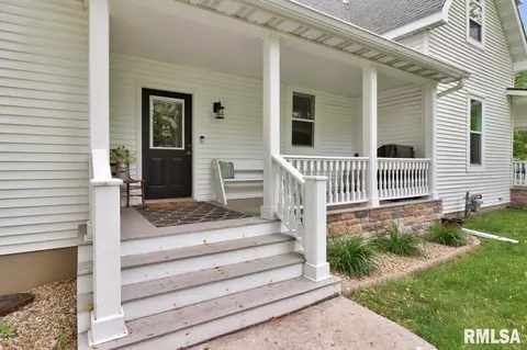 409 W 4th St, Delavan, IL 61734 photo 7