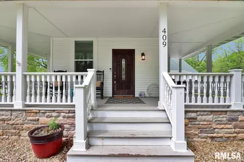 409 W 4th St, Delavan, IL 61734 photo 3