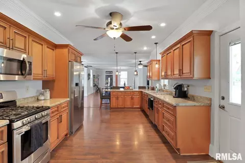 409 W 4th St, Delavan, IL 61734 photo 20