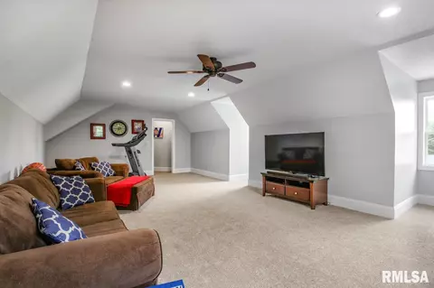 409 W 4th St, Delavan, IL 61734 photo 34