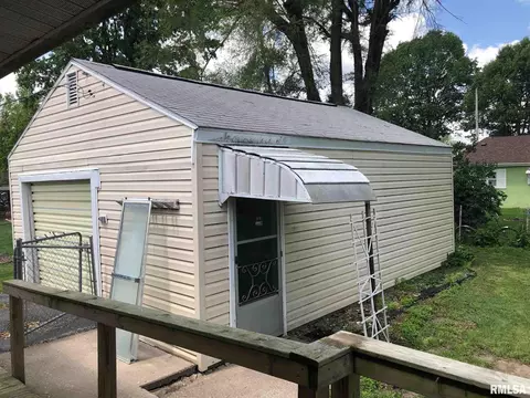 642 E Washington St, Cuba, IL 61427 photo 3