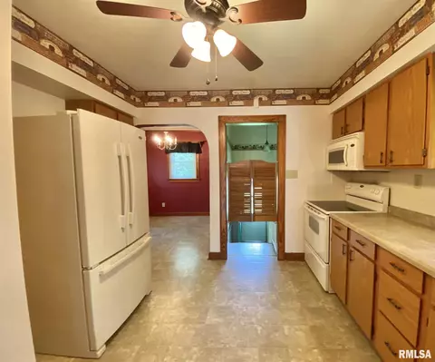 835 E Ash St, Canton, IL 61520 photo 15