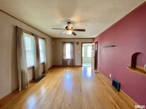 835 E Ash St, Canton, IL 61520 photo 25