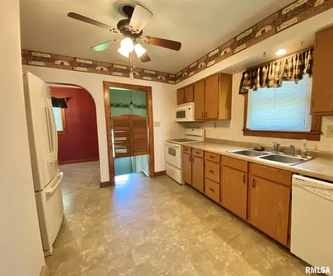 835 E Ash St, Canton, IL 61520 photo 16