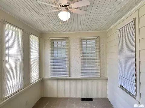 835 E Ash St, Canton, IL 61520 photo 26