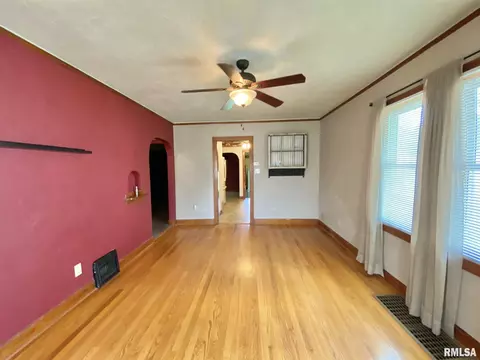 835 E Ash St, Canton, IL 61520 photo 24