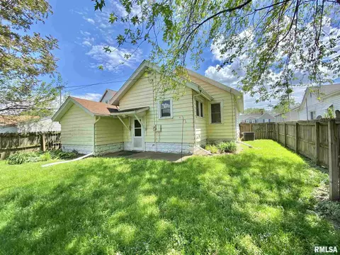 835 E Ash St, Canton, IL 61520 photo 8