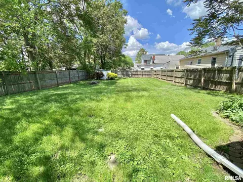 835 E Ash St, Canton, IL 61520 photo 12