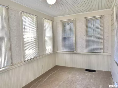 835 E Ash St, Canton, IL 61520 photo 30