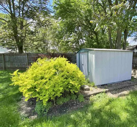 835 E Ash St, Canton, IL 61520 photo 10