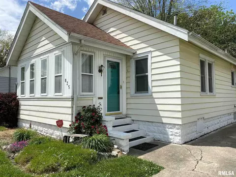 835 E Ash St, Canton, IL 61520 photo 1