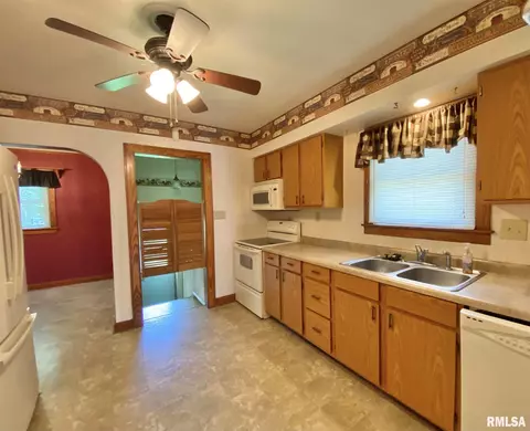 835 E Ash St, Canton, IL 61520 photo 14