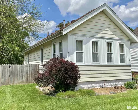 835 E Ash St, Canton, IL 61520 photo 3