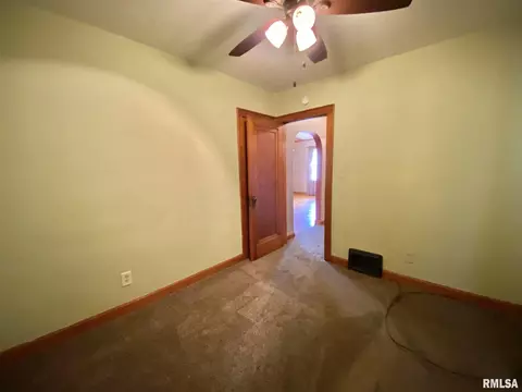 835 E Ash St, Canton, IL 61520 photo 36