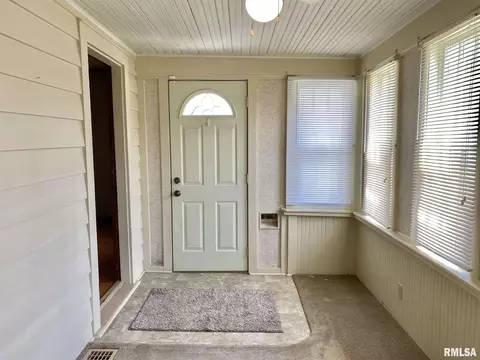 835 E Ash St, Canton, IL 61520 photo 27