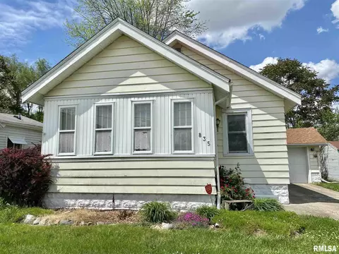 835 E Ash St, Canton, IL 61520 photo 5