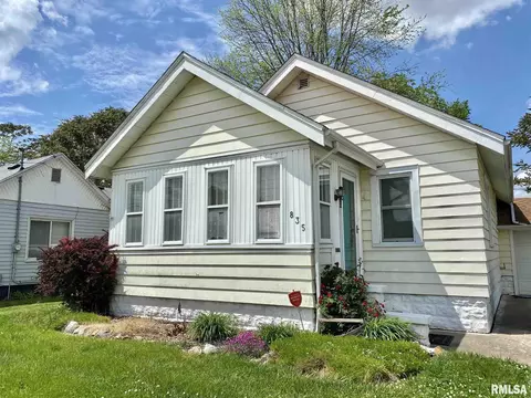 835 E Ash St, Canton, IL 61520 photo 2