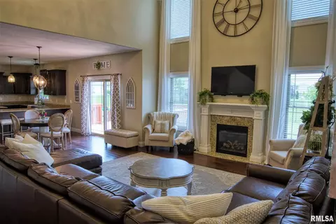 110 Cypress Pt, Washington, IL 61571 photo 6