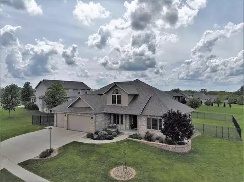 110 Cypress Pt, Washington, IL 61571 photo 2