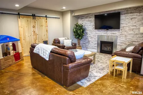 110 Cypress Pt, Washington, IL 61571 photo 28
