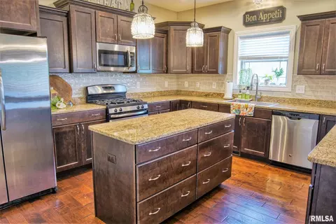 110 Cypress Pt, Washington, IL 61571 photo 10