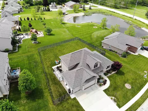 110 Cypress Pt, Washington, IL 61571 photo 3